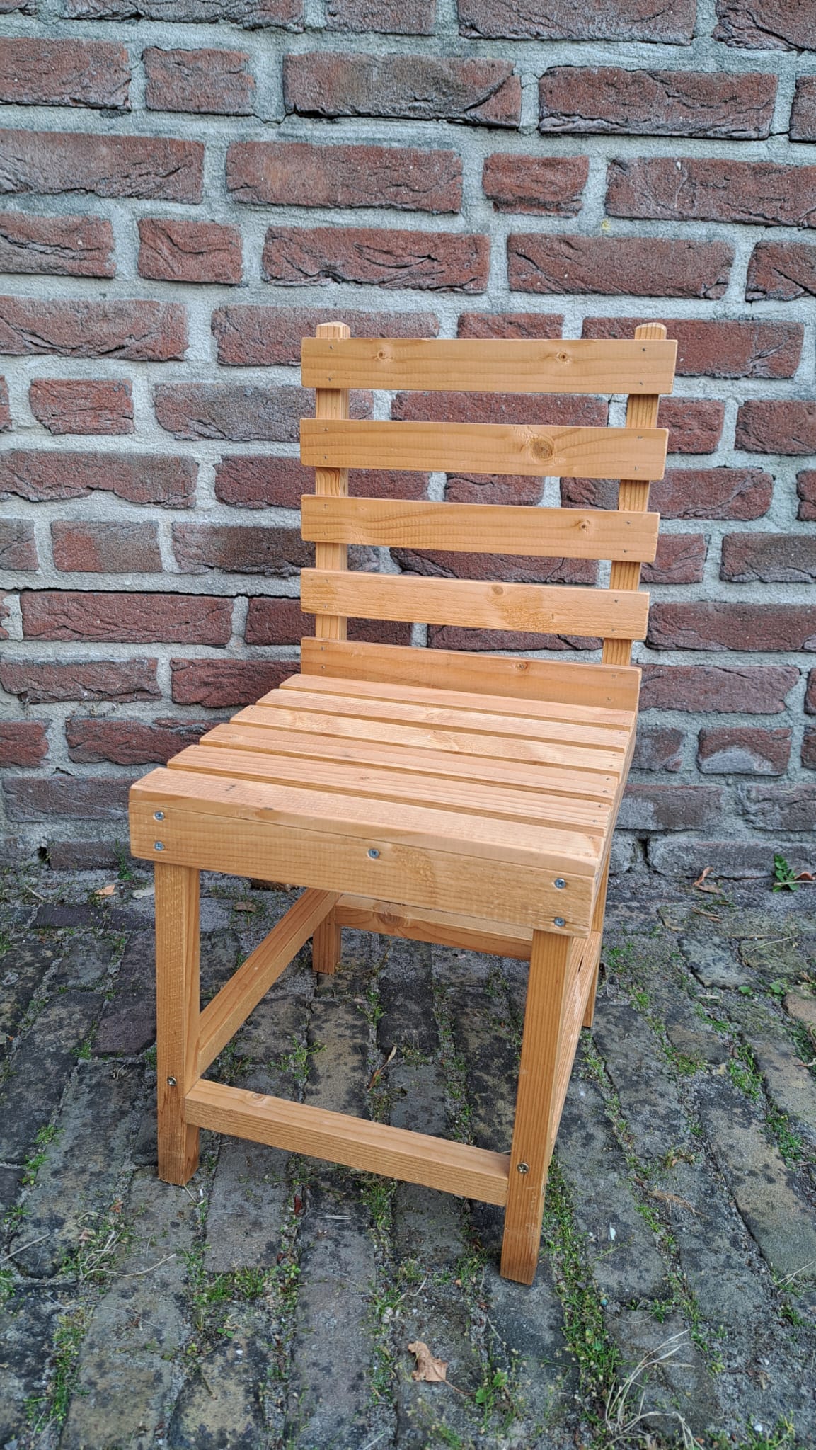 Handgemaakt houten kinder-/poppenstoeltje