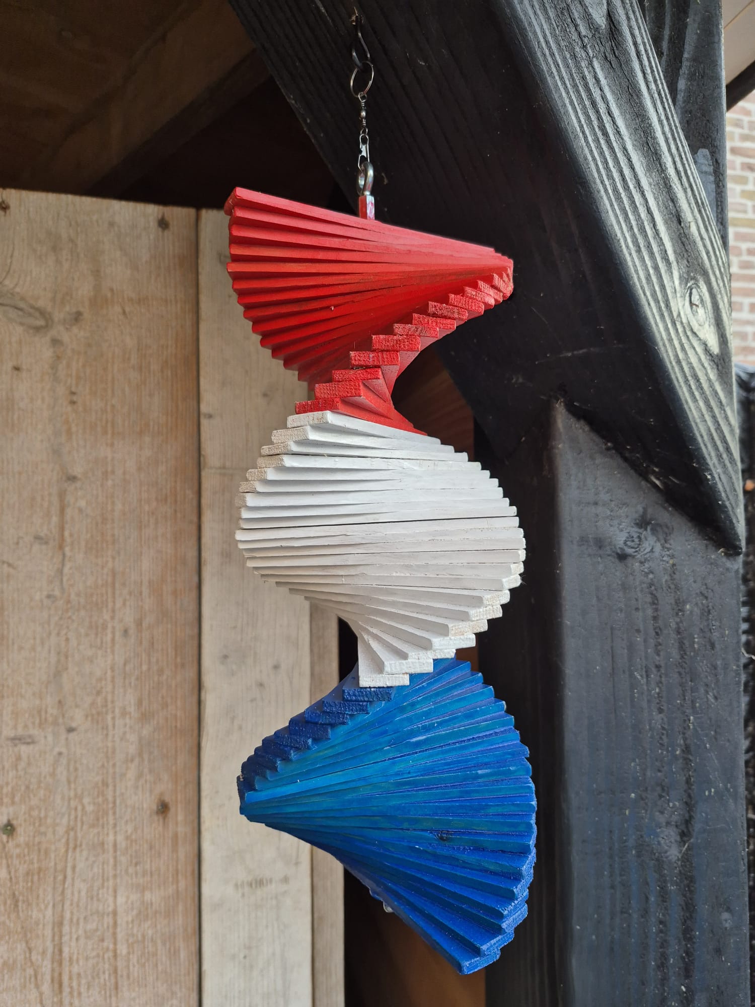 Handgemaakte Houten 'Wokkel' hanger