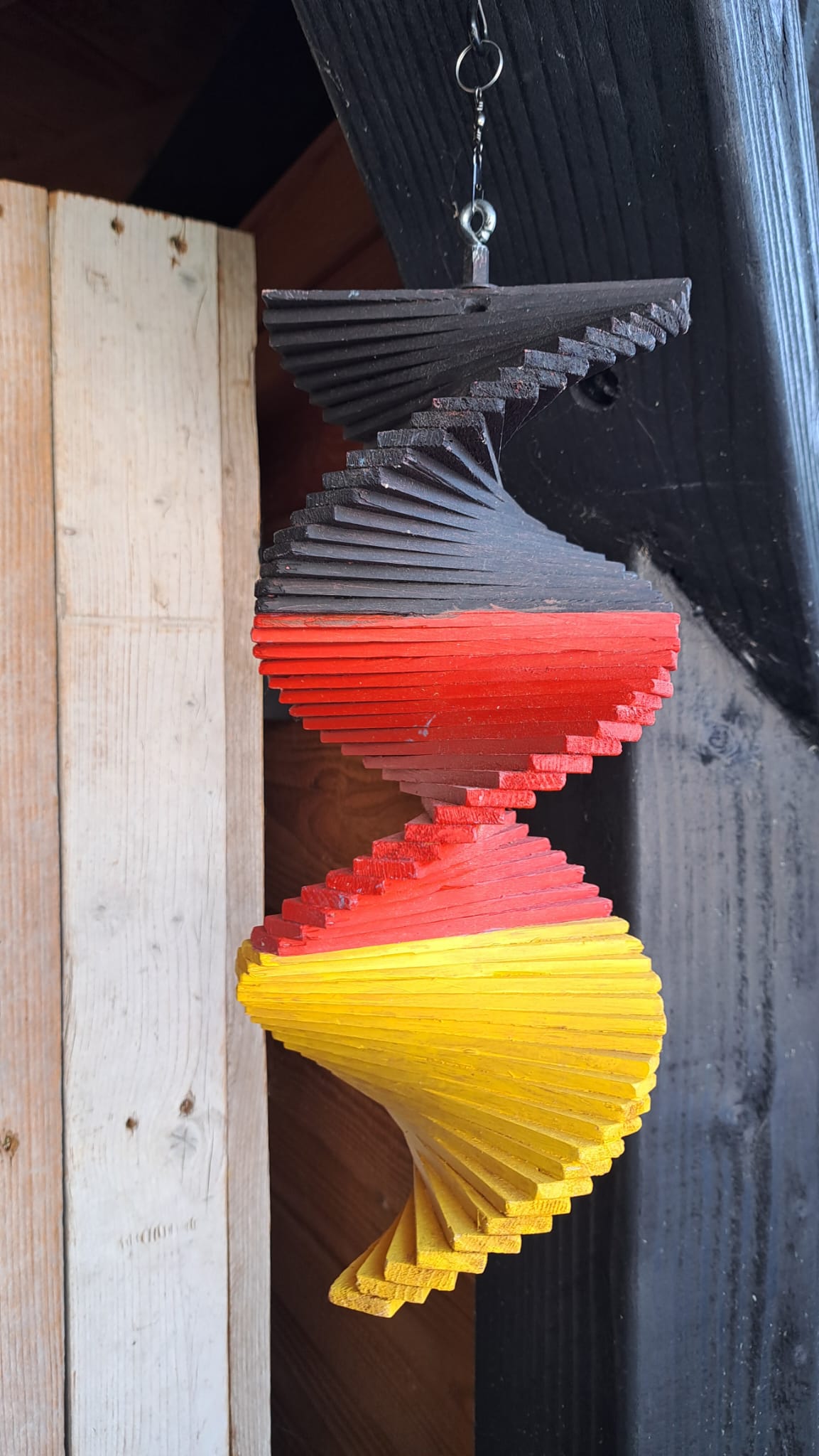Handgemaakte Houten 'Wokkel' hanger